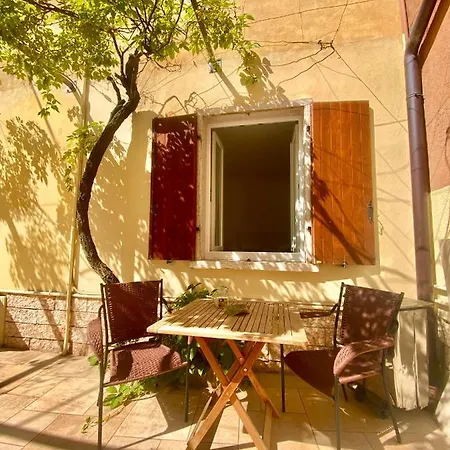 Alice Smart Апартаменты *